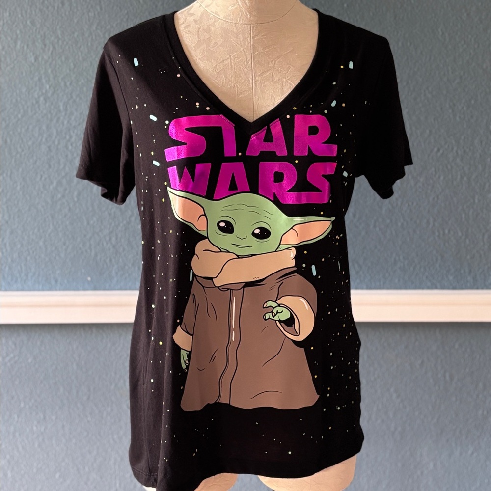 Disney Star Wars The Mandalorian Grogu T-Shirt in Large
